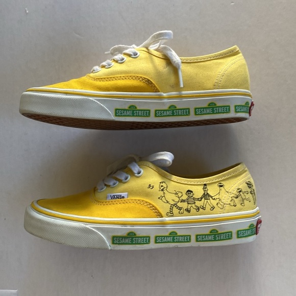 VANS X Sesame Street Yellow Sneakers Women’s Size 6 in good condition. - Picture 2 of 10